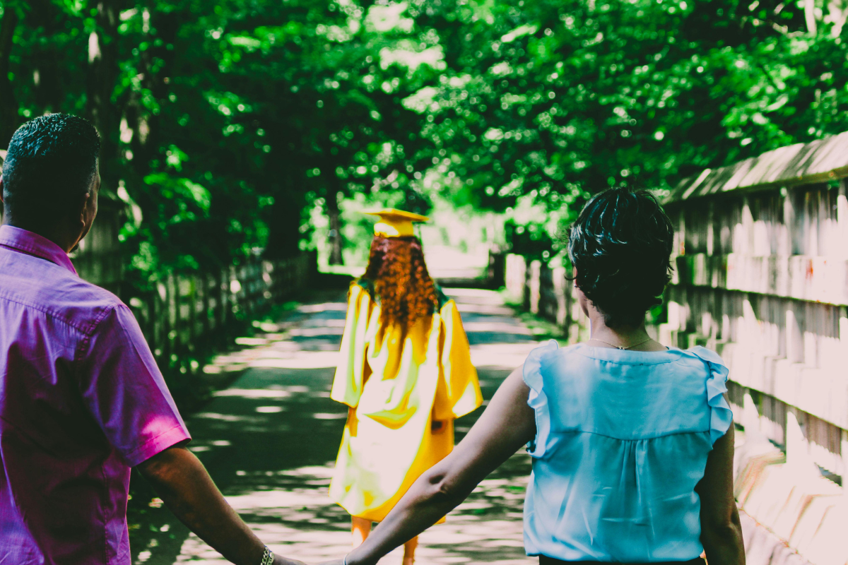 Đừng lợi dụng tình thương của cha mẹ