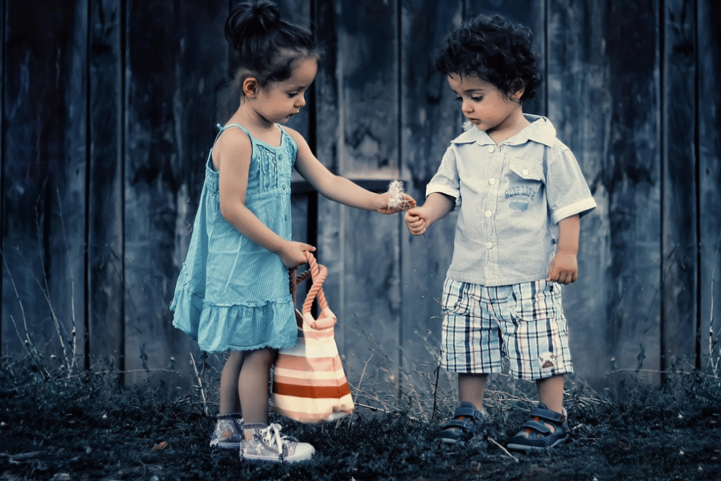 Tình Thương Con Người – Nền Tảng Của Hạnh Phúc Gia Đình Và Xã Hội