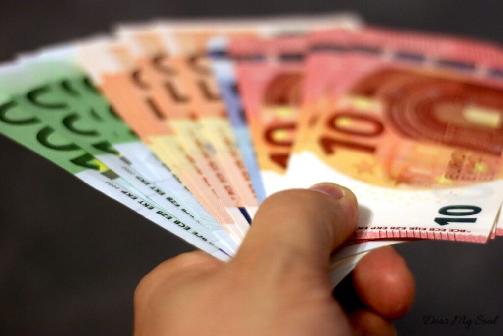 Ba điều phụ nữ nên tránh khi yêu – để không tự làm khổ chính mình
