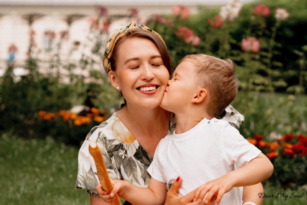 Đừng Biến Con Trai Của Bạn Thành Một “Mama Boy”