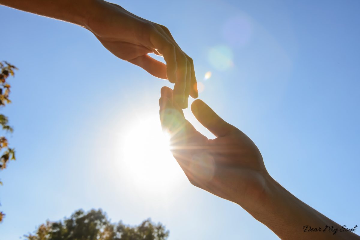 Bạn có chọn làm người tử tế hay không? Hãy sống đẹp dù đời có phũ phàng